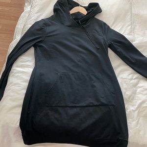 Sporty long sleeve dress with hoodie
